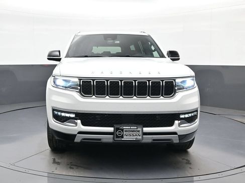 Used 2024 Jeep Wagoneer Series II w/ Flexible Seating Group RWD image 2