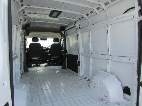 Used 2026 RAM ProMaster 2500 w/ Convenience Group FWD image 30