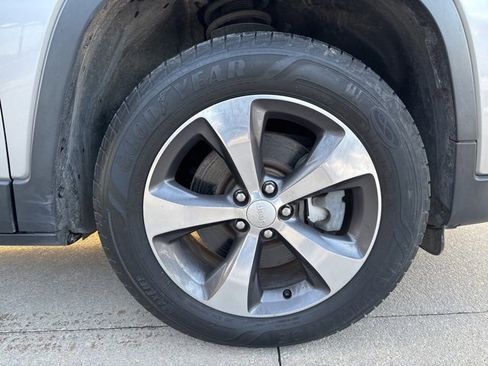 Used 2020 Jeep Cherokee Limited image 52