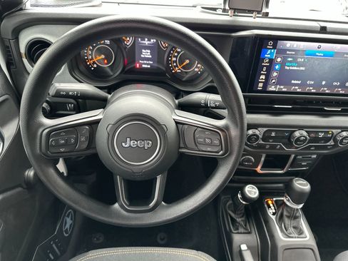 Used 2024 Jeep Gladiator Sport image 14