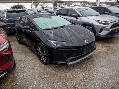 Used 2024 Toyota Prius XLE image 6