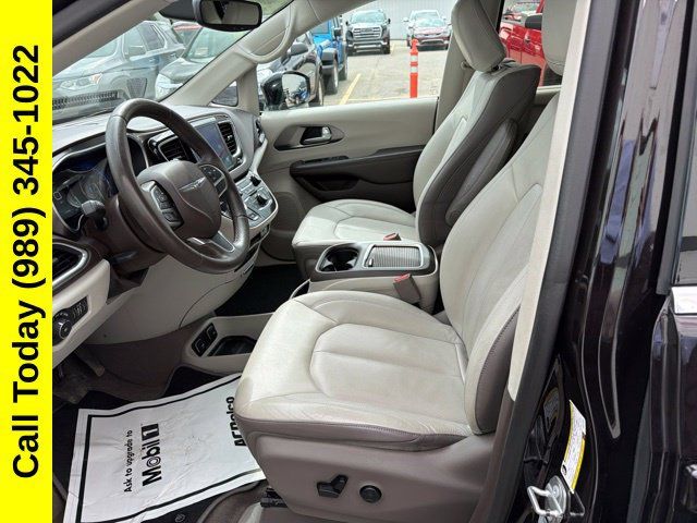 Used 2017 Chrysler Pacifica Touring-L Plus FWD image 2
