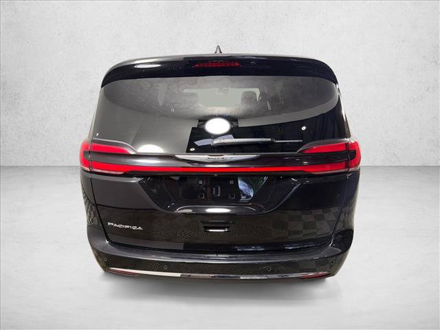 Used 2025 Chrysler Pacifica Select FWD image 4