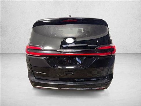 Used 2025 Chrysler Pacifica Select FWD image 4