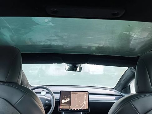 Used 2020 Tesla Model 3 Standard Range Plus RWD image 14