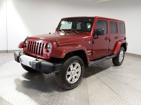 Used 2013 Jeep Wrangler Unlimited Sahara w/ Max Tow Pkg AWD/4WD image 7