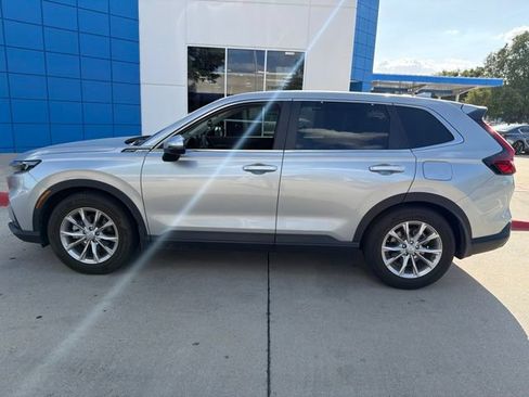 Used 2025 Honda CR-V EX image 8