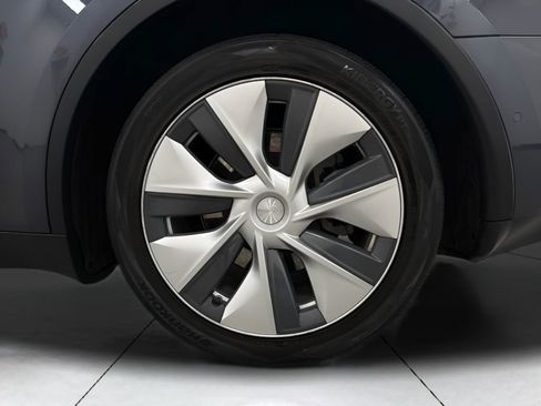 Used 2021 Tesla Model Y Long Range AWD/4WD image 28