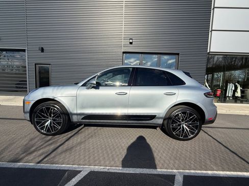 Certified 2025 Porsche Macan Turbo image 2