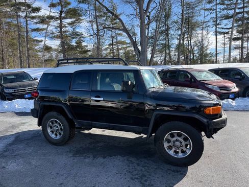 Used 2013 Toyota FJ Cruiser 4WD w/ Upgrade Pkg image 3