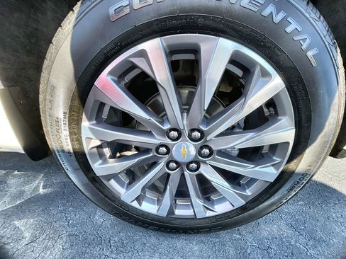 Used 2023 Chevrolet Traverse Premier image 33