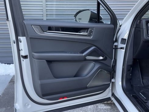 New 2025 Porsche Cayenne Turbo image 14