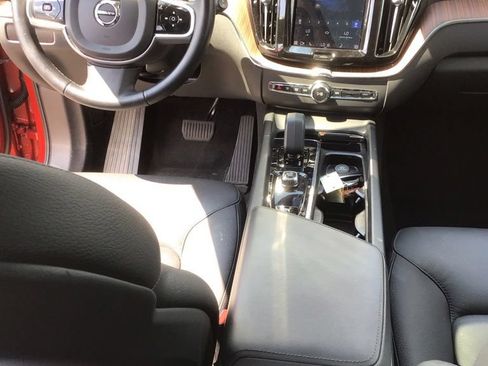 Used 2023 Volvo XC60 B5 Plus AWD/4WD image 12