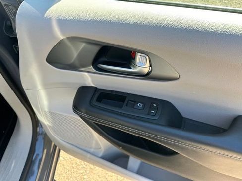 Used 2022 Chrysler Pacifica Touring-L FWD image 22