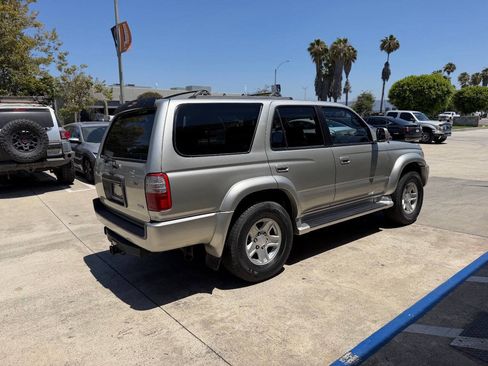 Used 2000 Toyota 4Runner SR5 RWD image 11