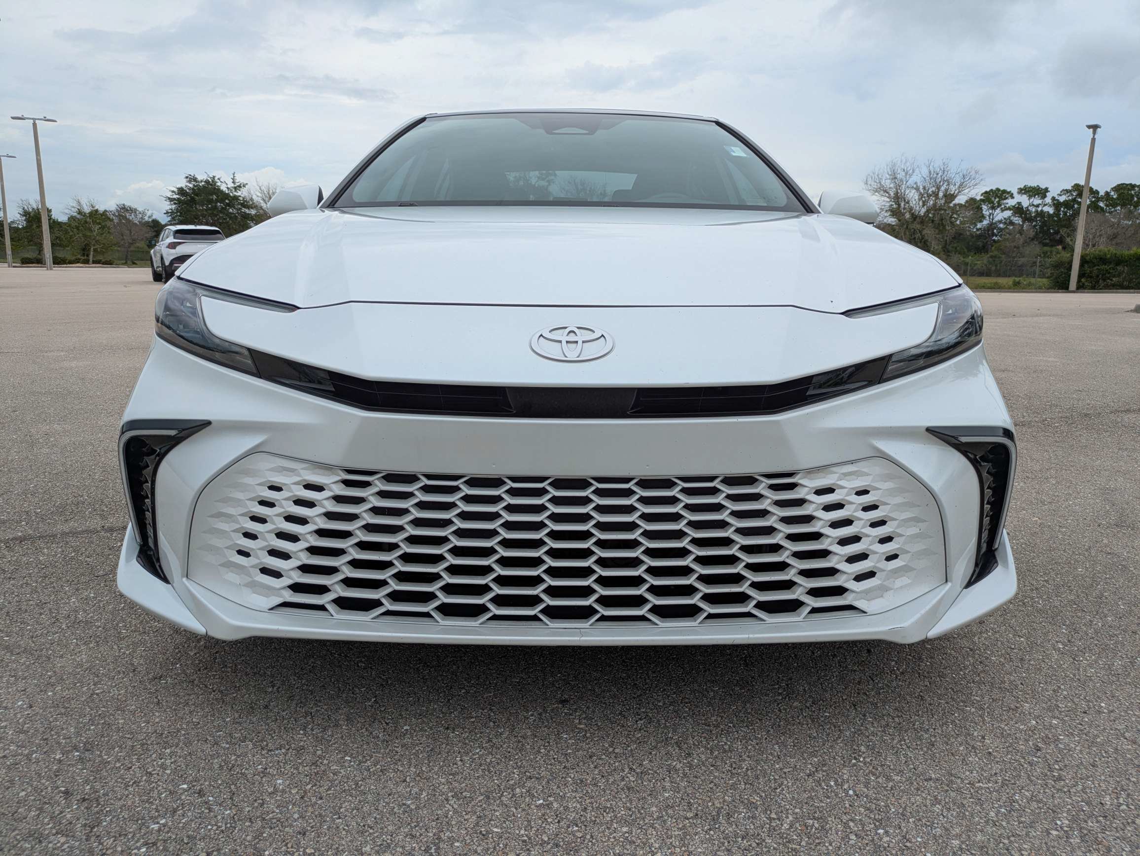 Used 2025 Toyota Camry XSE FWD image 9