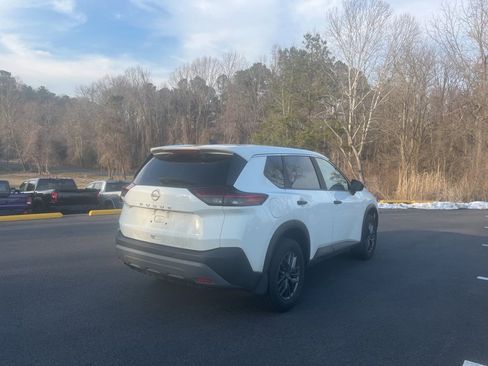 Used 2023 Nissan Rogue S image 5
