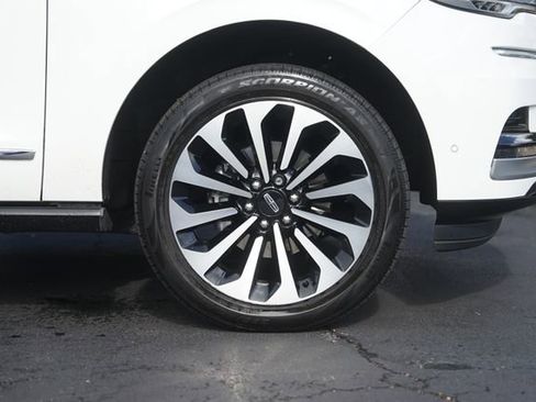 Used 2024 Lincoln Navigator L Reserve AWD/4WD image 4