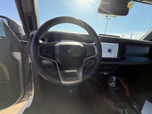 Used 2022 Ford Bronco Badlands w/ Sasquatch Package image 14