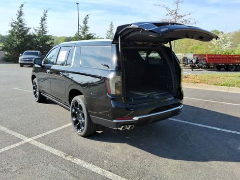New 2026 Chevrolet Suburban High Country AWD/4WD image 15