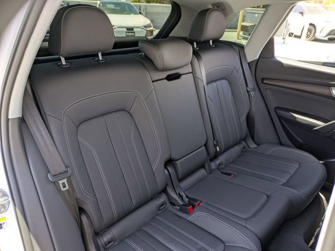 Used 2023 Audi Q5 2.0T Premium w/ Convenience Package AWD/4WD image 29