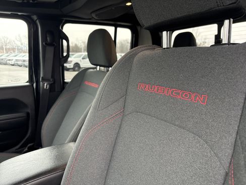 Used 2024 Jeep Gladiator Rubicon w/ Technology Group image 19