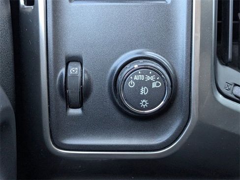 Used 2018 Chevrolet Silverado 1500 LT w/ All Star Edition image 31