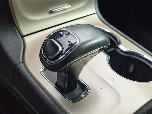 Used 2014 Jeep Grand Cherokee Overland RWD image 7
