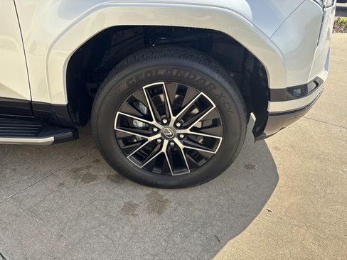 Certified 2025 Lexus GX 550 w/ Cold Area Package AWD/4WD image 13