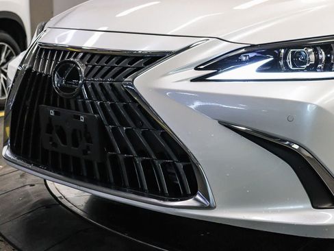 Used 2025 Lexus ES 300h w/ Premium Package FWD image 8