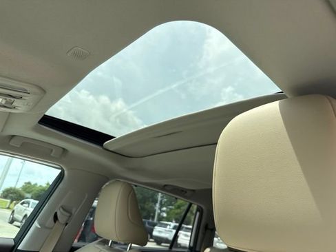 Used 2021 Toyota Highlander XLE FWD image 8