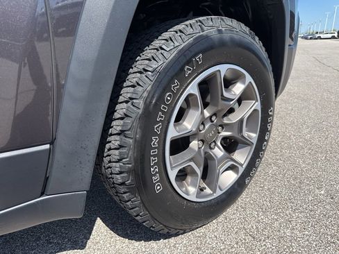 Used 2022 Jeep Cherokee Trailhawk w/ Trailer Tow Group AWD/4WD image 49