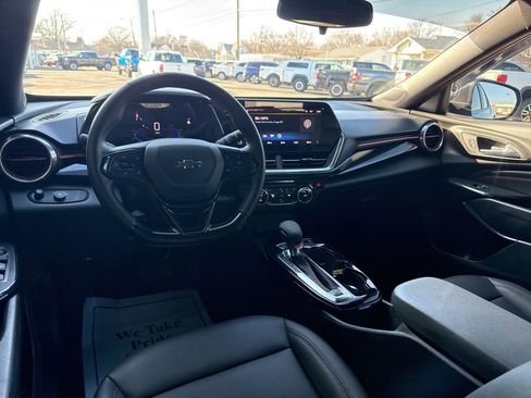 Used 2024 Chevrolet Trax RS w/ Driver Confidence Package image 16