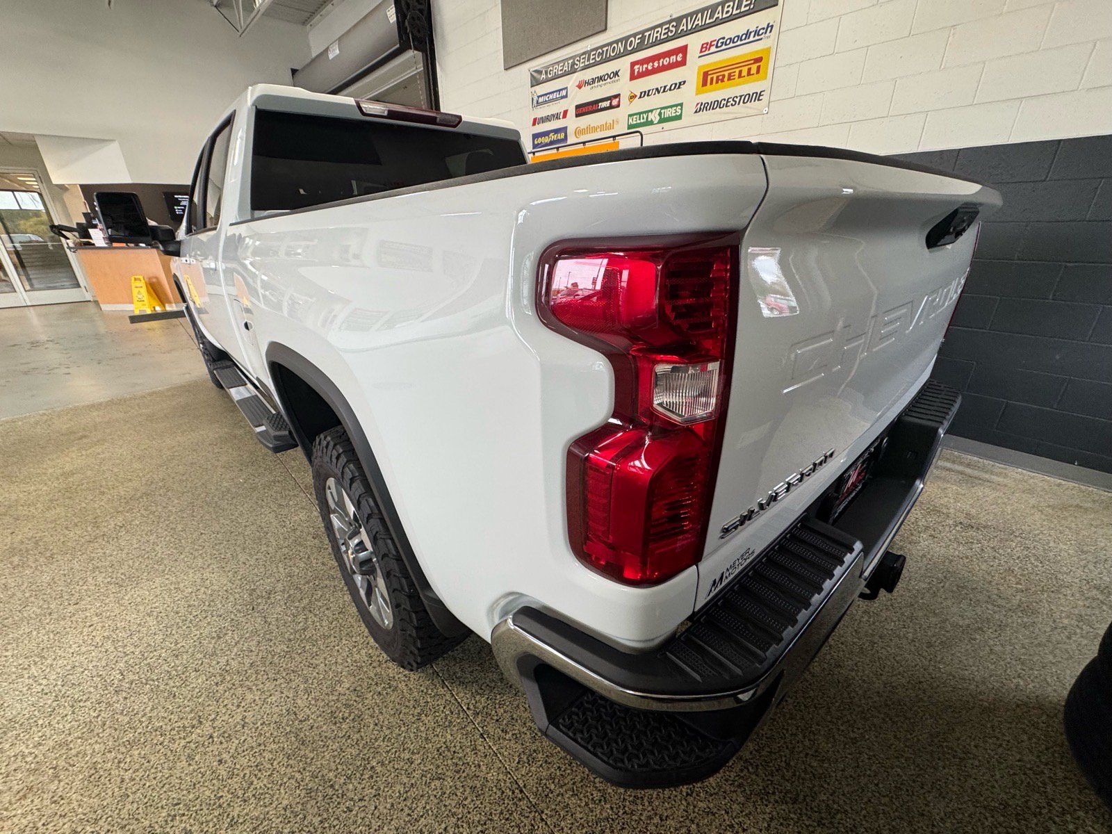 Used 2024 Chevrolet Silverado 2500 LT AWD/4WD image 7