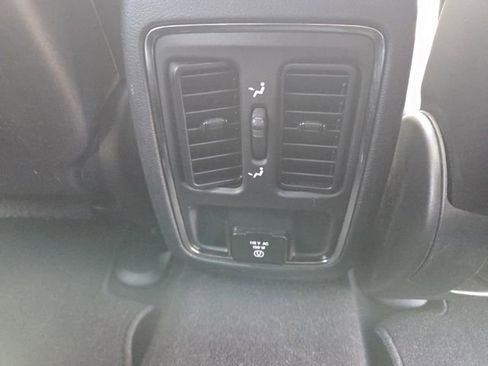 Used 2019 Jeep Grand Cherokee Altitude image 16