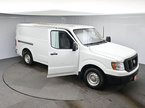 Used 2014 Nissan NV 2500 S image 32