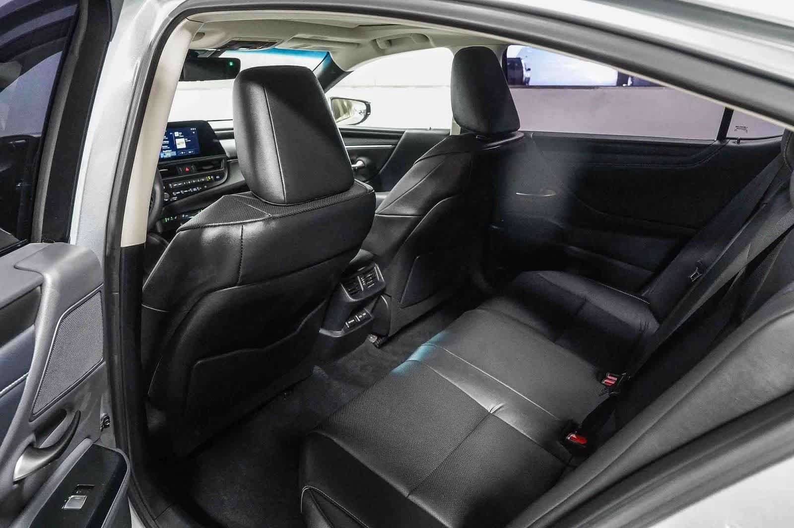 Used 2025 Lexus ES 300h w/ Premium Package FWD image 19
