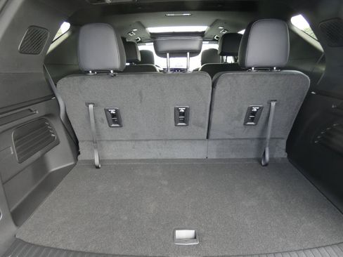 New 2026 Chevrolet Traverse LT w/ Sun and Wheel Package AWD/4WD image 16