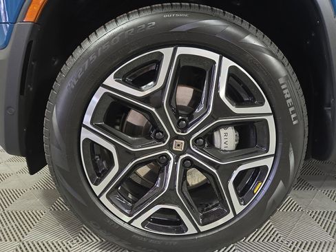 Used 2024 Rivian R1S Adventure image 9