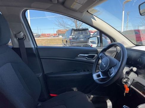 Certified 2025 Kia Sportage LX image 32