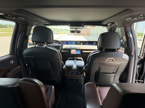 Used 2025 Lincoln Navigator Reserve AWD/4WD image 25