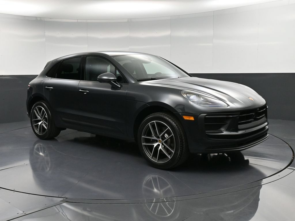 Certified 2026 Porsche Macan AWD/4WD image 10