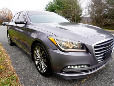 Used 2015 Hyundai Genesis 5.0 image 3