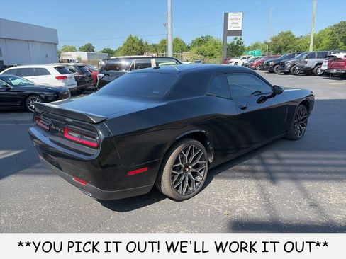 Used 2019 Dodge Challenger SXT w/ Blacktop Package RWD image 6