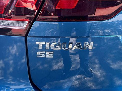 Used 2019 Volkswagen Tiguan SE w/ Panoramic Sunroof Package image 10