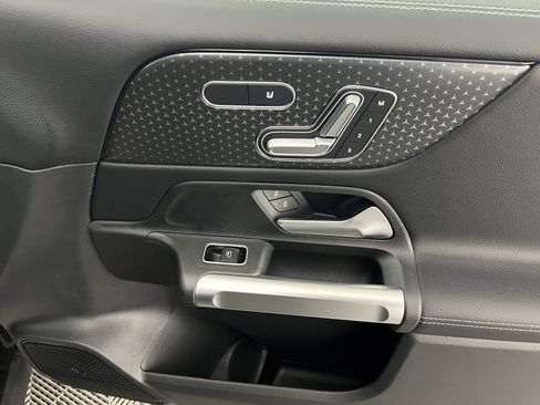 Used 2026 Mercedes-Benz GLB 250 4MATIC image 25