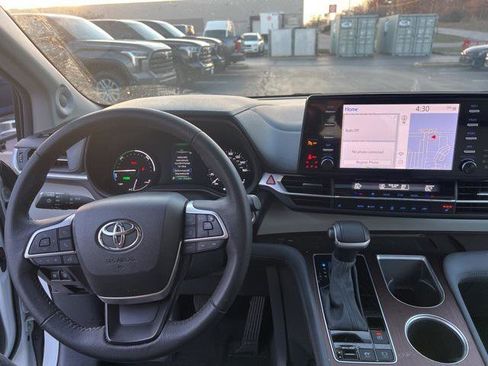 Certified 2024 Toyota Sienna XLE w/ XLE Plus Package image 11