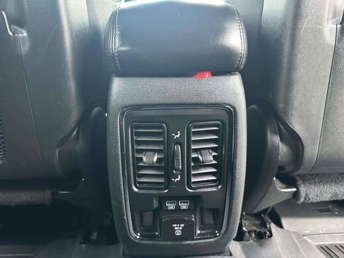 Used 2019 Jeep Grand Cherokee Limited AWD/4WD image 18