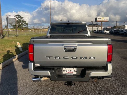 Used 2024 Toyota Tacoma Limited w/ Limited Package (LT) image 6