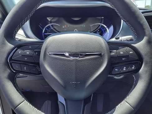 New 2023 Chrysler Pacifica Touring-L w/ S Appearance Package image 15